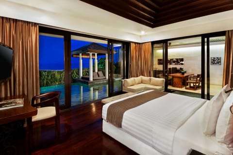 1 bedroom, pillowtop beds, minibar, in-room safe