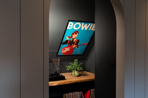 Premium bedding, in-room safe, individually decorated