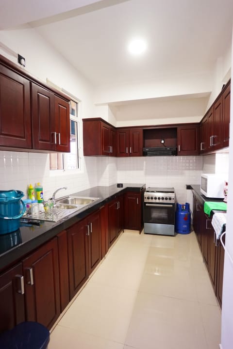 Luxury Apartment, 4 Bedrooms | Private kitchen | Coffee/tea maker