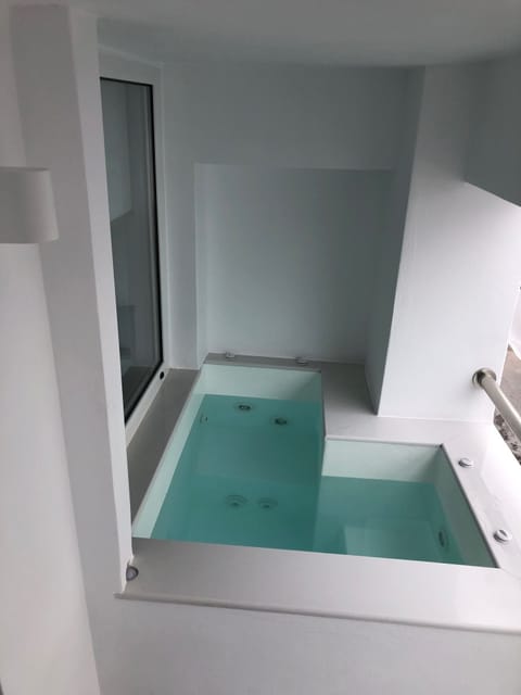 Superior Apartment, Hot Tub (Outdoor - Split Level) | Private spa tub