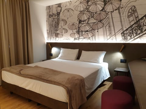 Minibar, in-room safe, individually furnished, desk