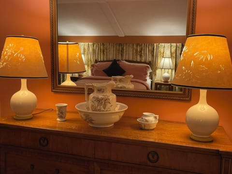 Azalea Room | Individually decorated, free WiFi, bed sheets