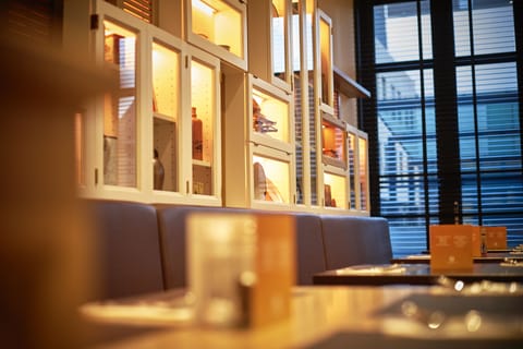 Breakfast, lunch and dinner served