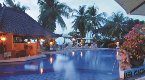 Outdoor pool, sun loungers