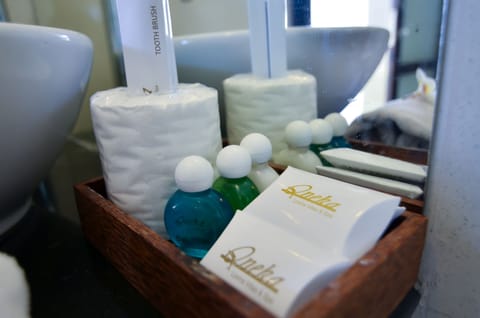 Superior Room | Bathroom | Bathtub, free toiletries, slippers, towels