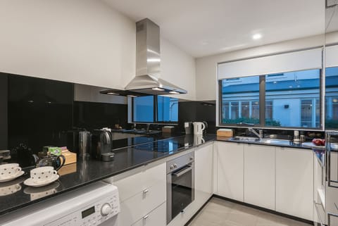 Apartment, 2 Bedrooms, Non Smoking | Private kitchen | Full-size fridge, microwave, oven, stovetop