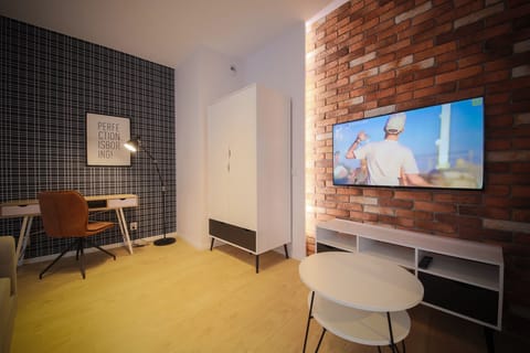 Apartment - ul. Sikorskiego 3H/II | Living room | 55-inch flat-screen TV with cable channels, TV