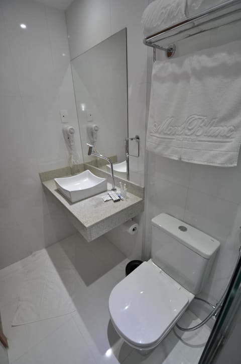 Standard Double Room | Bathroom | Shower, free toiletries, hair dryer, towels