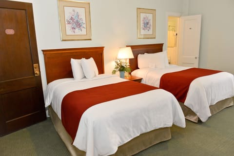 Two Double Beds | Free WiFi, bed sheets