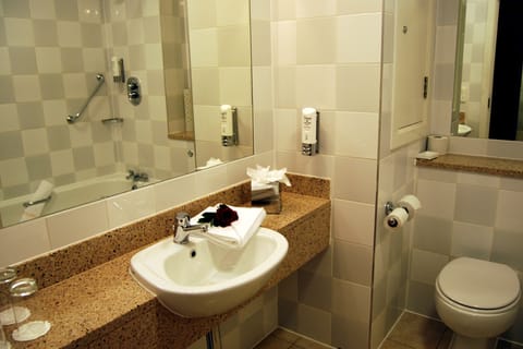 Deep soaking tub, eco-friendly toiletries, hair dryer, towels