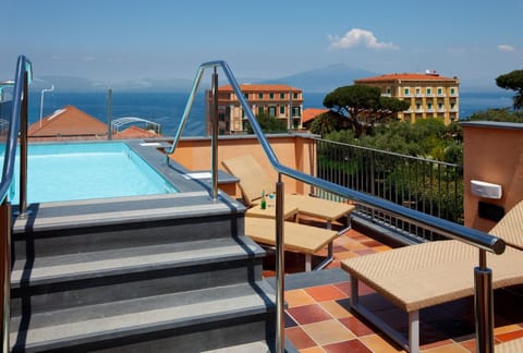 Seasonal outdoor pool, pool umbrellas