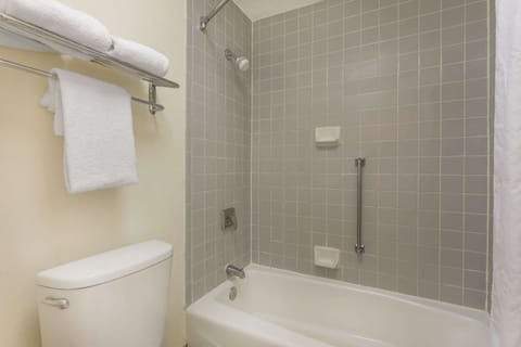 Combined shower/tub, deep soaking tub, free toiletries, hair dryer