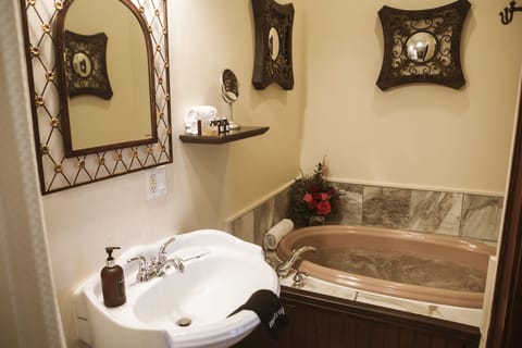 Suite, Private Bathroom (Biltmore Suite) | Bathroom | Designer toiletries, hair dryer, bathrobes, towels