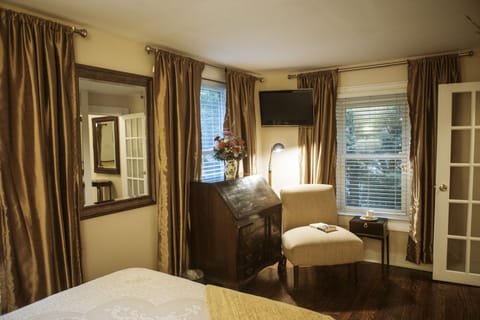 Cottage, Private Bathroom (Carolina Cottage) | Egyptian cotton sheets, premium bedding, pillowtop beds