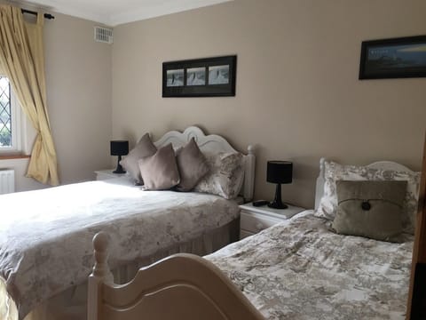 Suite, Private Bathroom (External Private Bathroom) | WiFi