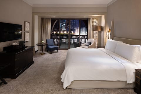 Palace Room, Fountain View | Minibar, in-room safe, blackout drapes, soundproofing