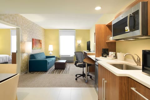 Suite, 1 Bedroom, Non Smoking | Egyptian cotton sheets, premium bedding, pillowtop beds, in-room safe