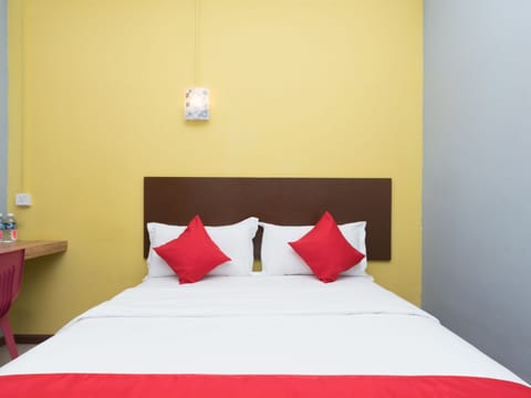 Standard Double Room, 1 Queen Bed | Desk, iron/ironing board, free WiFi