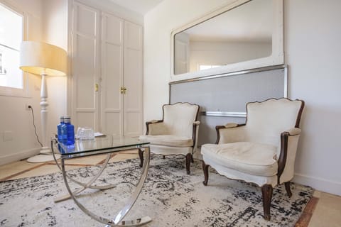 Superior Room, Garden View | Minibar, in-room safe, individually decorated, individually furnished