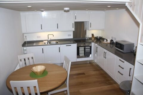 Apartment, 1 Bedroom | Private kitchen | Fridge, microwave, stovetop, dishwasher