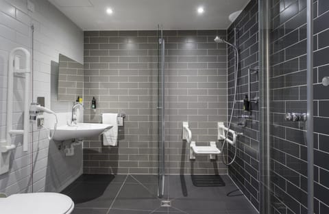 Double Room, Roll-in Shower | In-room safe, blackout drapes, soundproofing, iron/ironing board