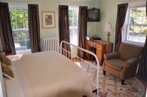 Suite, 2 Bedrooms | Desk, iron/ironing board, free WiFi, bed sheets