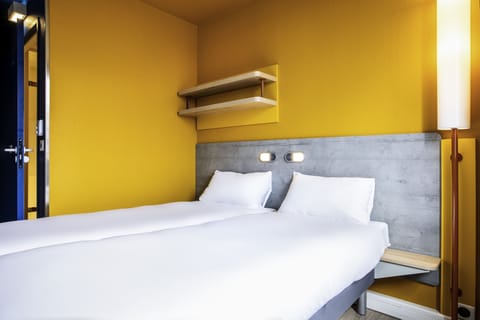 Twin Room, 2 Twin Beds | Premium bedding, desk, soundproofing, iron/ironing board