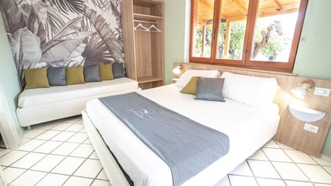 Superior Triple Room | In-room safe, desk, free WiFi