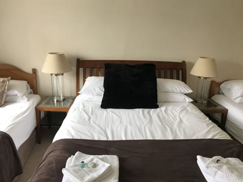 Hypo-allergenic bedding, minibar, individually decorated