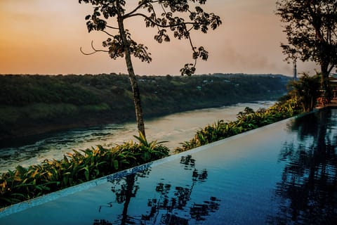 2 outdoor pools, pool umbrellas