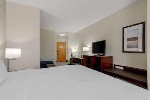 Suite, Non Smoking | Premium bedding, pillowtop beds, in-room safe, blackout drapes