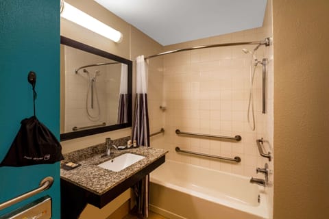 Suite, 1 Queen Bed, Accessible, Non Smoking (Mobility/Hearing Impaired Accessible) | Bathroom | Combined shower/tub, free toiletries, hair dryer, towels