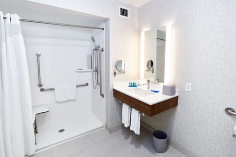 Standard Room, 2 Queen Beds, Accessible Bathtub (Mobility) | Bathroom | Combined shower/tub, hair dryer, towels