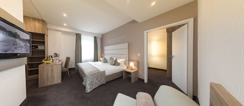 Premium Suite, 1 Double Bed (Cozy Sitting Corner) | In-room safe, desk, laptop workspace, blackout drapes