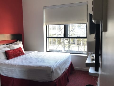 Mini Room, 1 Double Bed | In-room safe, blackout drapes, iron/ironing board, free WiFi