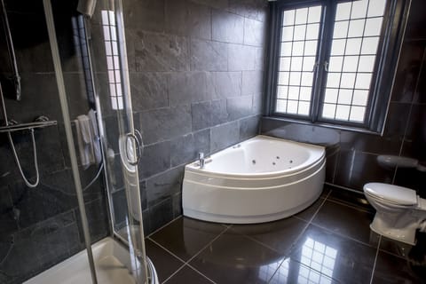 Suite, 1 Queen Bed, Non Smoking, Jetted Tub | Bathroom | Deep soaking tub, rainfall showerhead, free toiletries, hair dryer