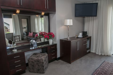 Presidential Suite, 2 Bedrooms, Ocean View | Mini-refrigerator