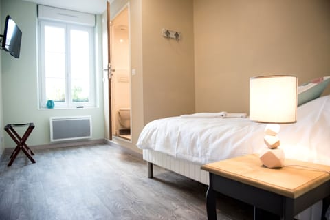 Premium bedding, individually decorated, individually furnished, desk