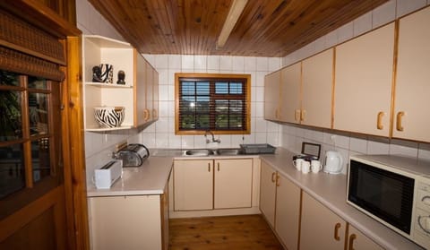 The Big Tree House  | Private kitchen | Fridge, microwave, oven, stovetop