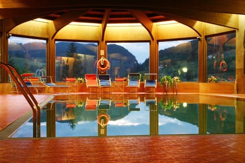 Indoor pool, seasonal outdoor pool, sun loungers