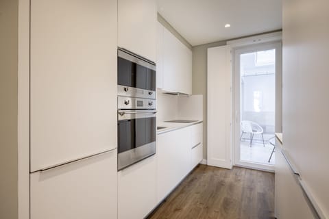 Superior Apartment, 3 Bedrooms | Private kitchenette | Full-size fridge, microwave, oven, stovetop