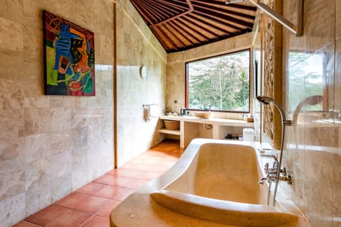 Mads Lange - Villa with Private Pool | Bathroom | Free toiletries, hair dryer, bathrobes, towels