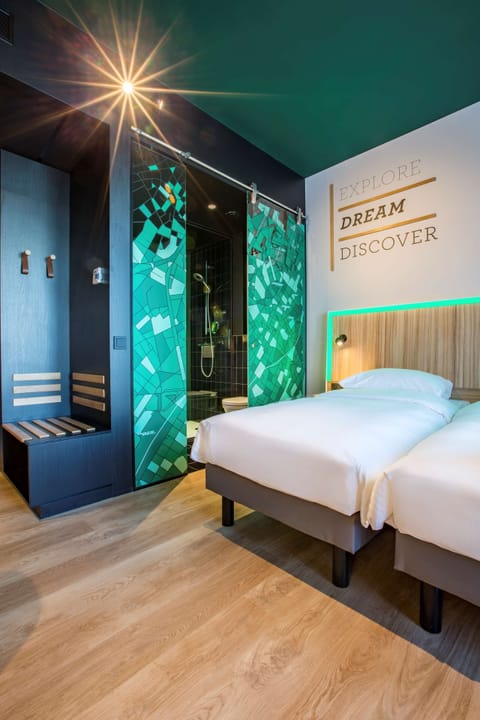 Premium bedding, in-room safe, desk, soundproofing