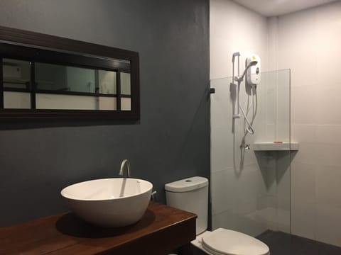 Deluxe Double Room Single Use, 1 Bedroom, Accessible, Garden Area | Bathroom | Shower, free toiletries, towels