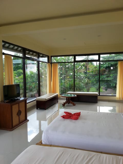 Family Room | Living room | LCD TV