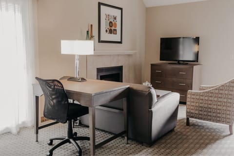 Suite (Double King Loft) (These suites are only available on 2nd floor with no elevator access.) | Premium bedding, desk, laptop workspace, iron/ironing board