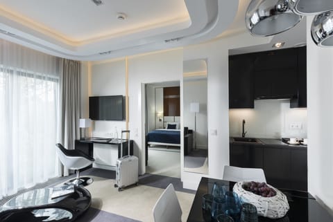 Suite | Minibar, in-room safe, desk, soundproofing