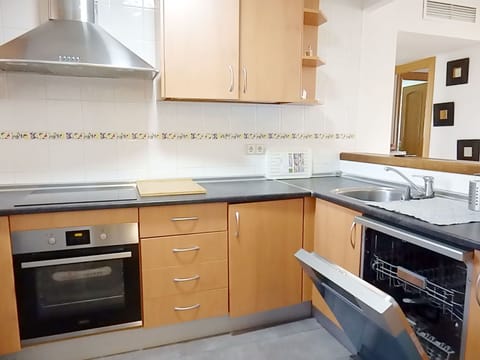 Apartment, 2 Bedrooms (3 A) | Private kitchen | Fridge, microwave, oven, stovetop