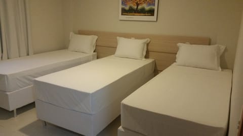 Executive Triple Room (Cama de Solteiro) | 1 bedroom, premium bedding, minibar, blackout drapes