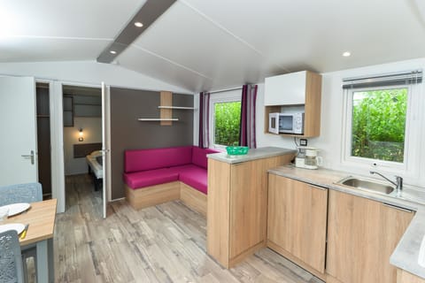 Premium Mobile Home (Morgane) | Living area | Foosball, table tennis, books